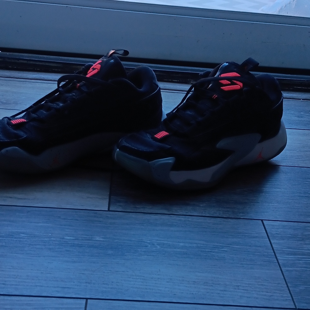 Shoes - Picture 2 of 5